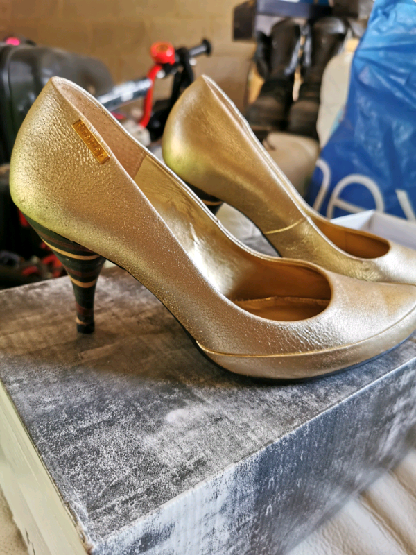 gold shoes size 3